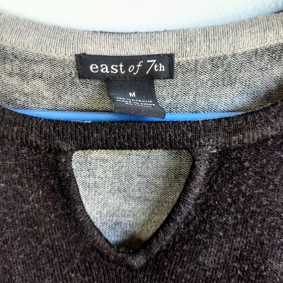 5/$30 East of 7th Black/Grey Roses Sweater Blouse - Picture 4 of 5